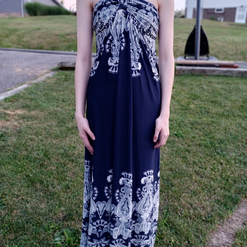 Chillax and this summer dress by :Paris fashion